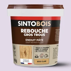 Reboucher gros trous et fissures dans le bois clair